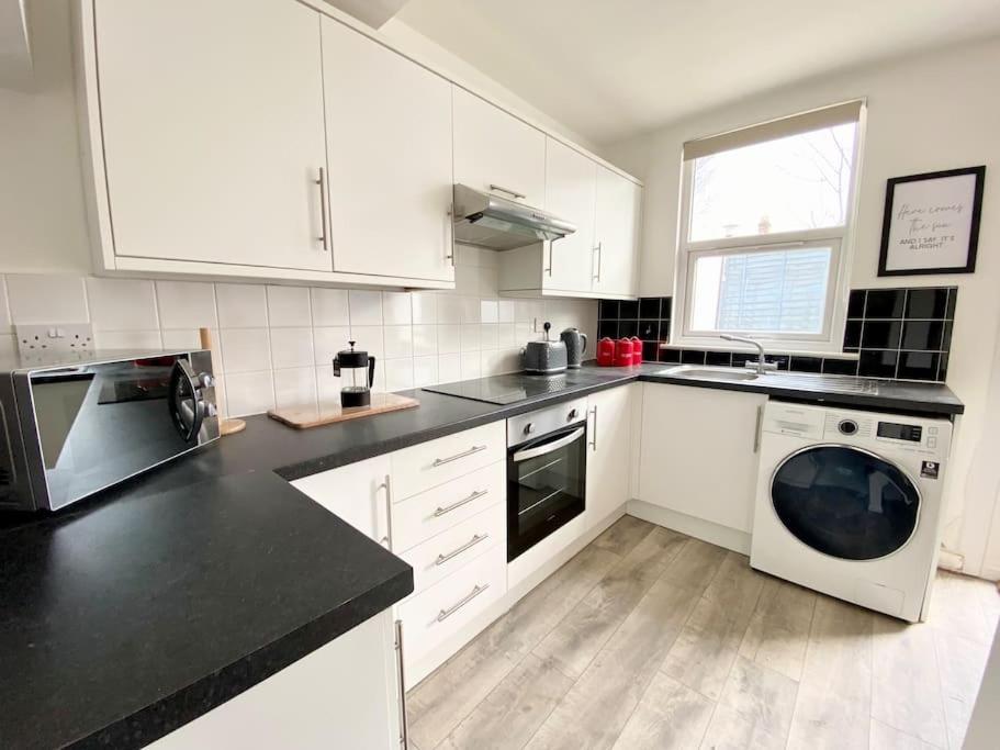 Charming Seaside Cottage In Leigh-On-Sea Southend-on-Sea Eksteriør bilde